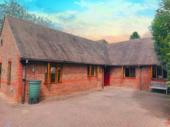 4 Bedroom Barn Conversion To Rent In Midhurst, GU29
