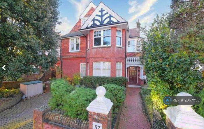 2 Bedroom Flat To Rent In Arlington Road, Eastbourne, BN21