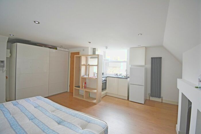 1 Bedroom Studio To Rent In Aston Road, Ealing, W5