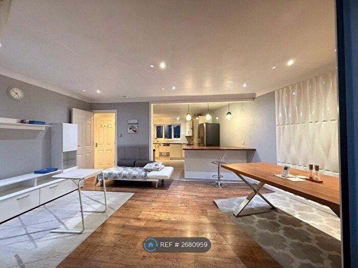 3 Bedroom Flat To Rent In St. Lawrence Quay, Salford, M50