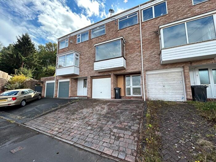 3 Bedroom Town House To Rent In Woodleigh Close, Halesowen, West Midlands, B63