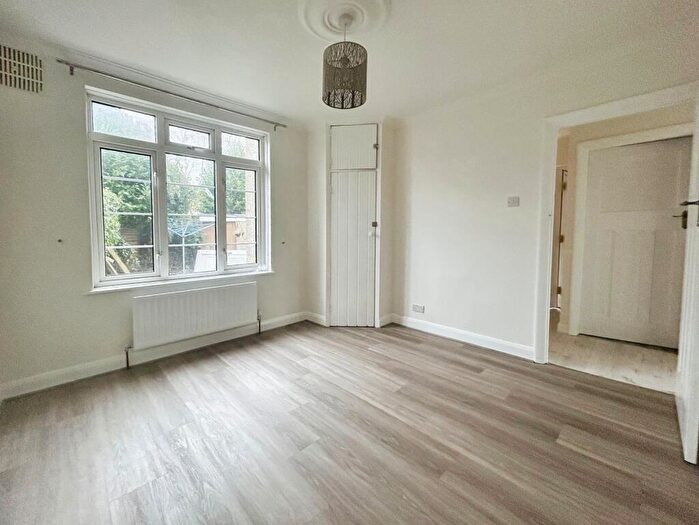 2 Bedroom Apartment To Rent In Highfield Gardens, PO22