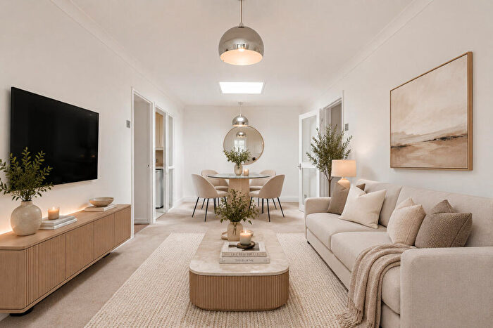 2 Bedroom Apartment For Sale In Spriggs Court, Epping, CM16