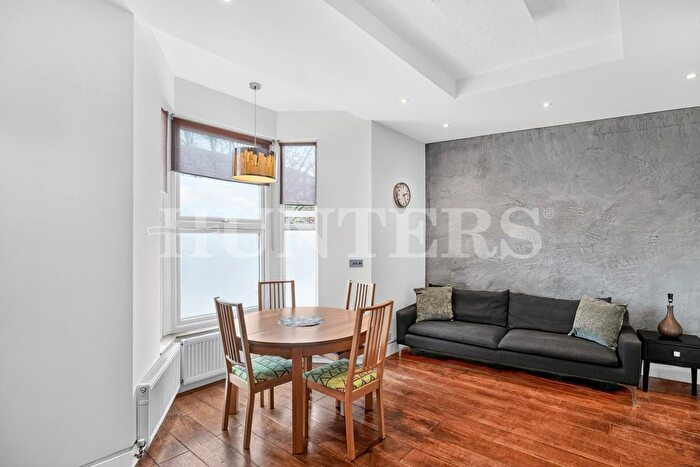 2 Bedroom Flat To Rent In High Road, London, N15