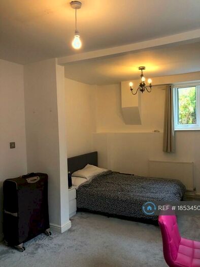 Studio To Rent In Park Road, Loughborough, LE11