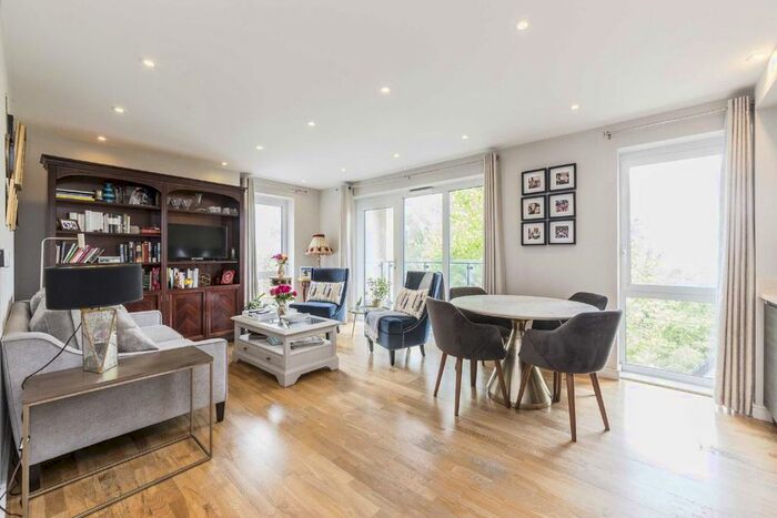 2 Bedroom Flat To Rent In Enterprise Way, London, SW18