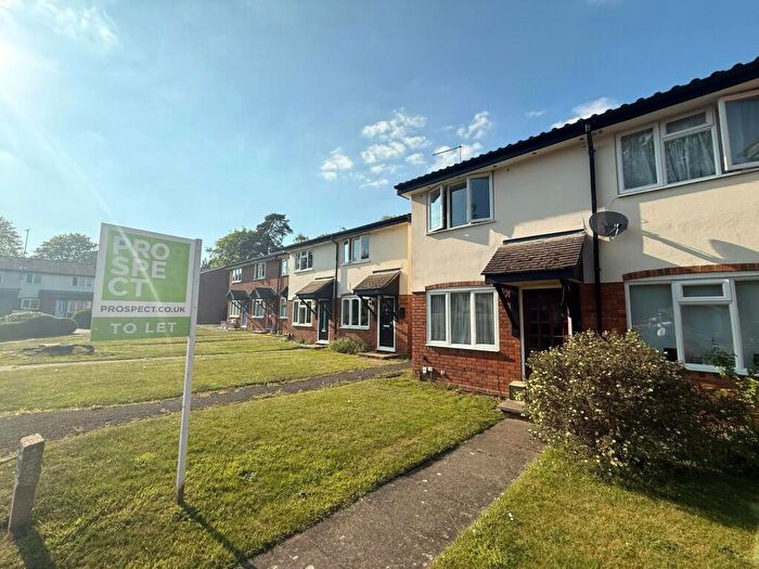 2 Bedroom End Of Terrace House To Rent In Kingfisher Close, Farnborough, Hampshire, GU14