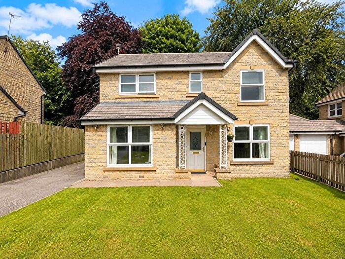 4 Bedroom Detached House For Sale In Oakleigh Road, Clayton, Bradford, BD14