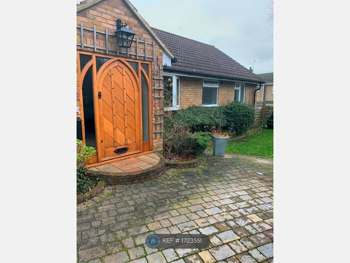 4 Bedroom Bungalow To Rent In Sycamore Avenue, Hatfield, AL10