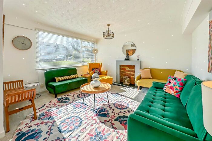 3 Bedroom Terraced House For Sale In Chiltern Road, St. Albans, Hertfordshire, AL4