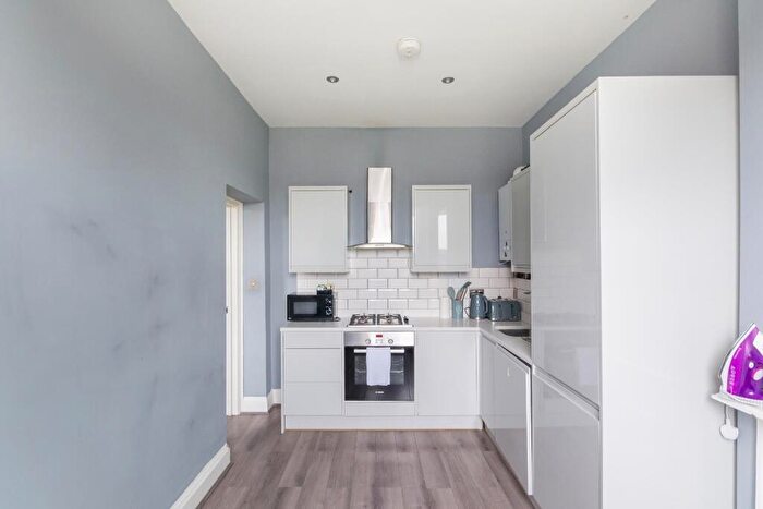 2 Bedroom Flat For Sale In Cotham Road, Cotham, BS6
