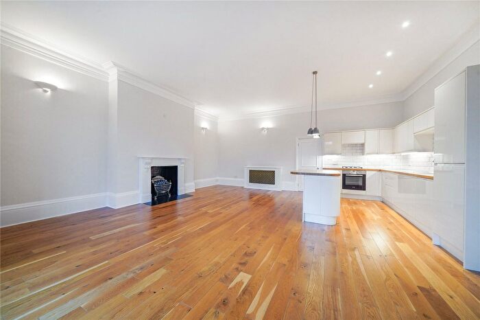 1 Bedroom Flat To Rent In Egerton Gardens Mews, London, SW3