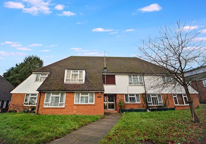 2 Bedroom Flat For Sale In Levett Road, Leatherhead, Surrey, KT22