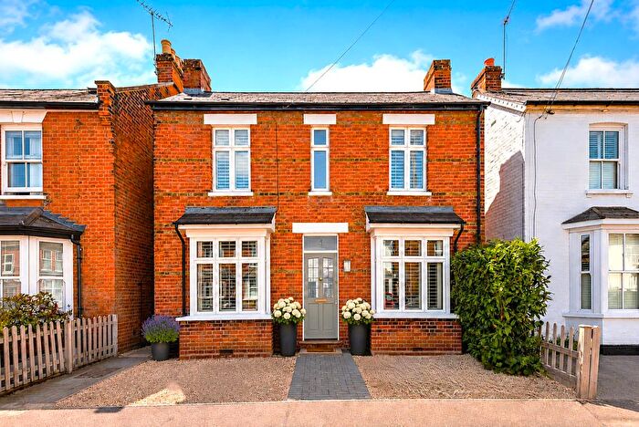 4 Bedroom Detached House For Sale In Queens Road, Egham, TW20