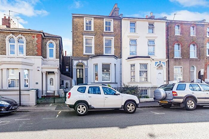 1 Bedroom Flat To Rent In Darnley Street, Gravesend, Kent, DA11