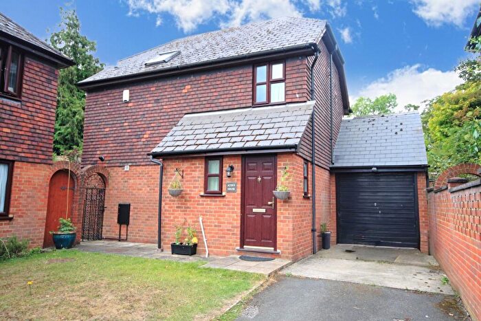 3 Bedroom Detached House For Sale In Westwood Place, Faversham, ME13