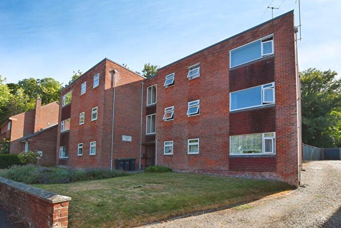 2 Bedroom Flat For Sale In Ayleswade Road, Salisbury ***Video Tour****, SP2