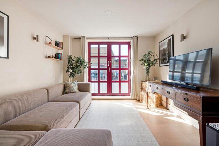 2 Bedroom Flat For Sale In Quaker Street, Shoreditch, E1