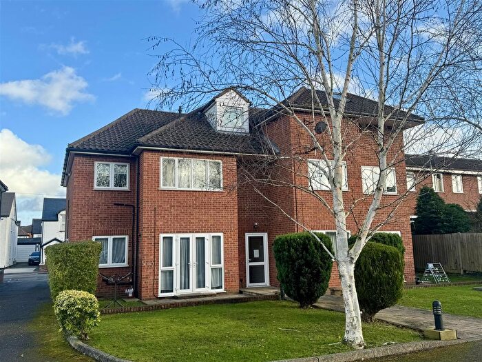 2 Bedroom Flat To Rent In Drayton Road, Borehamwood, WD6