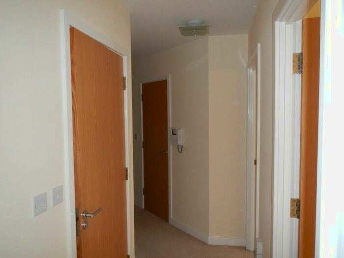 2 Bedroom Apartment To Rent In Viridian Square, Aylesbury, HP21