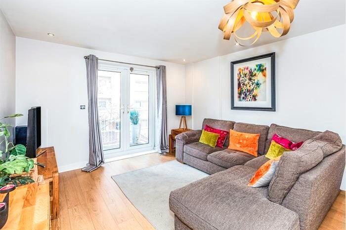 2 Bedroom Apartment To Rent In Overstone Court, Cardiff, CF10