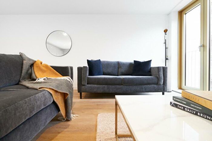 2 Bedroom Apartment To Rent In Apt :: The Quarters, M1