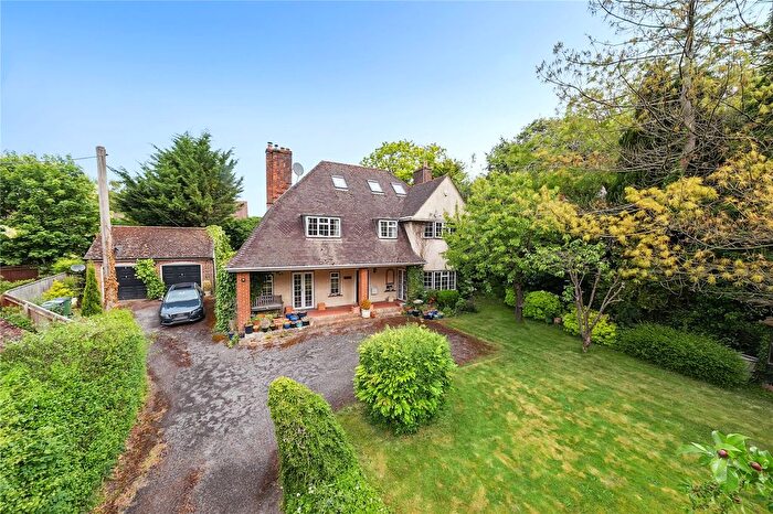 6 Bedroom Detached House For Sale In Bath Road, Marlborough, Wiltshire, SN8