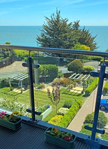 2 Bedroom Flat For Sale In Pavilion Court, Hamilton Gardens, Felixstowe, IP11