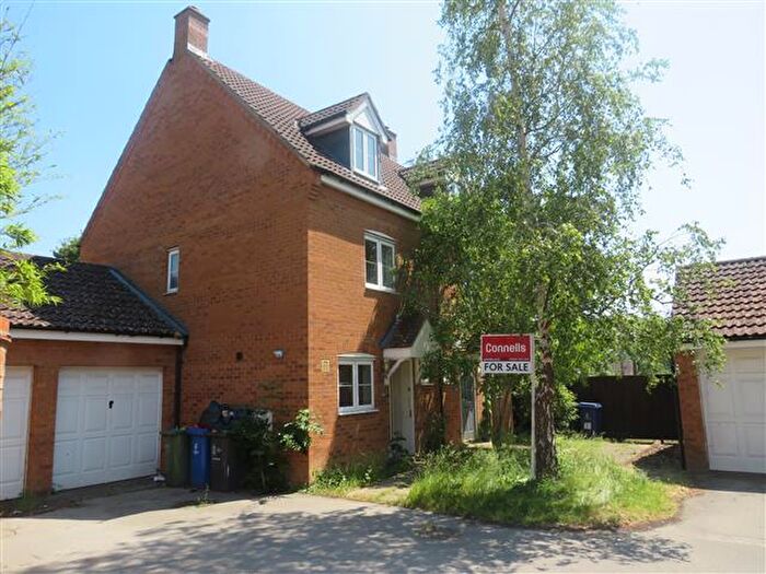 3 Bedroom House To Rent In Deanshanger, MK19