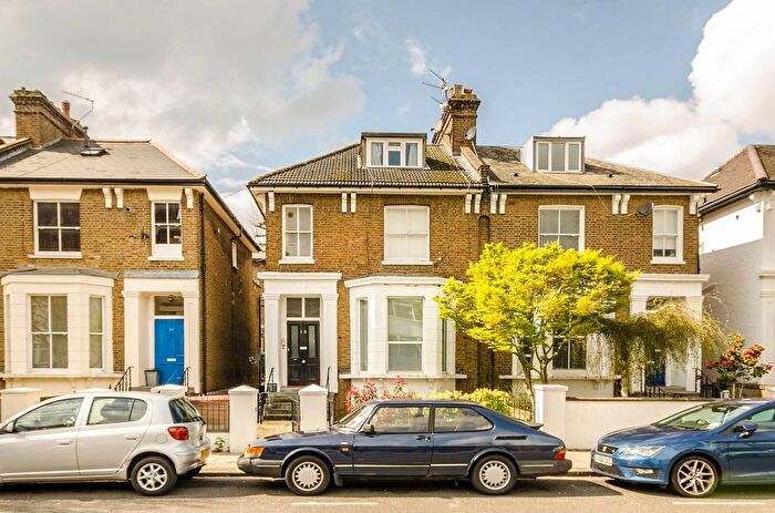 1 Bedroom Flat To Rent In Devonport Road, Shepherd's Bush, London, W12