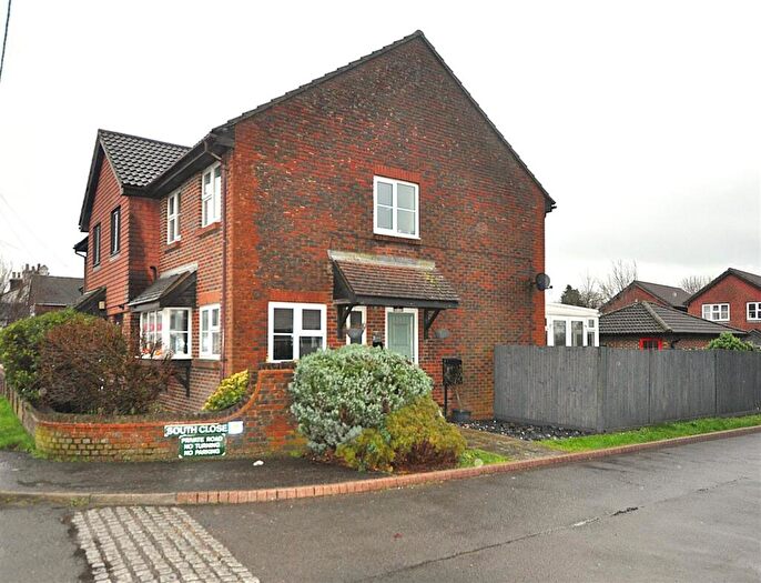 3 Bedroom End Of Terrace House To Rent In South Close, Hailsham, BN27