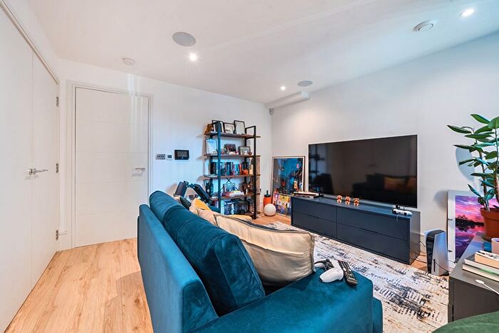 1 Bedroom Flat To Rent In Athenaeum Road, London, N20