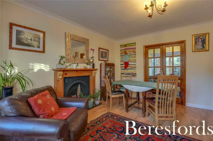 4 Bedroom Detached House For Sale In Glanmead, Shenfield, CM15