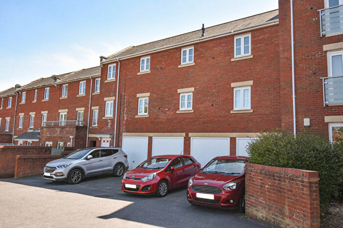 2 Bedroom Apartment For Sale In Heraldry Way, Exeter, EX2