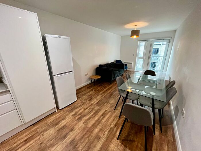 3 Bedroom Flat To Rent In Stoke Road, Slough, SL2