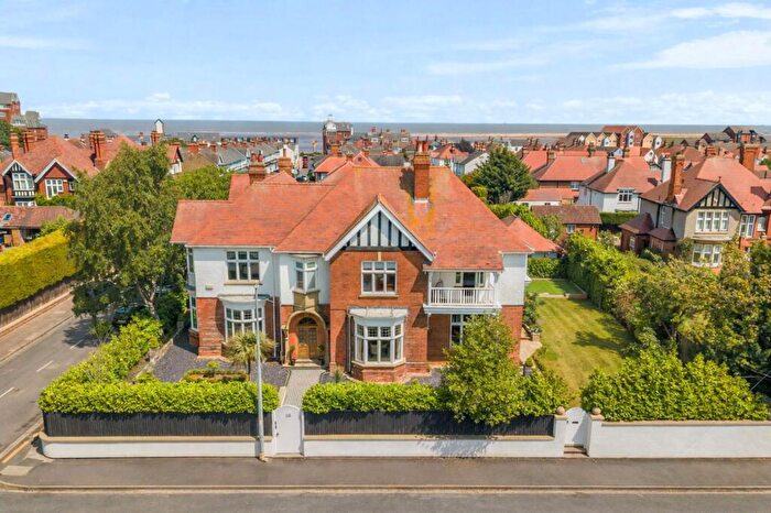 6 Bedroom Detached House For Sale In Oxford Street, Cleethorpes, DN35