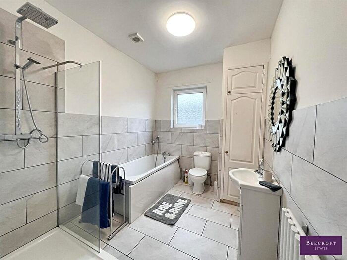 3 Bedroom Terraced House For Sale In Hough Lane, Wombwell, Barnsley, S73