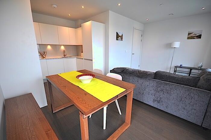 2 Bedroom Flat To Rent In Xy Apartments, York Way, Camden, Central St Martins, Ucl, Kings Cross, London, N7