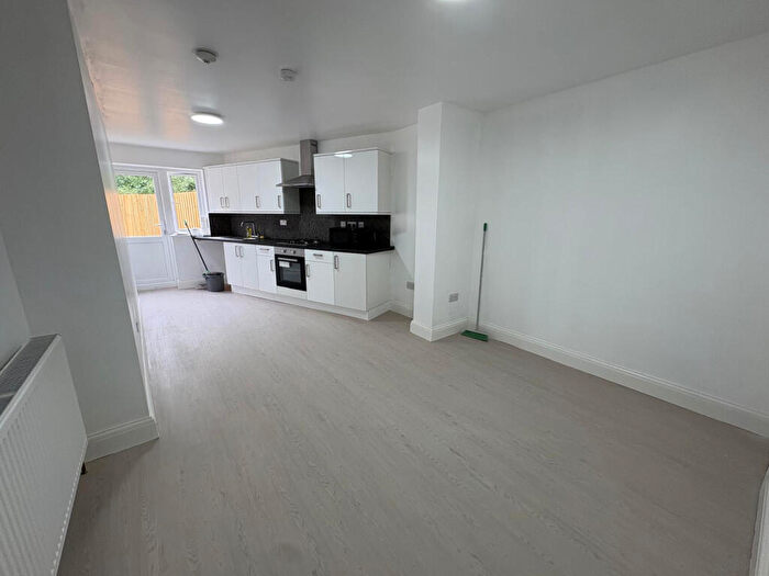 5 Bedroom Bungalow To Rent In Wanstead Park Road, Ilford, Essex, IG1