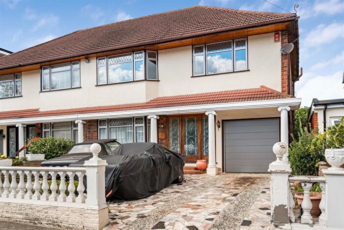 4 Bedroom Semi-Detached House For Sale In Longland Drive, London, N20