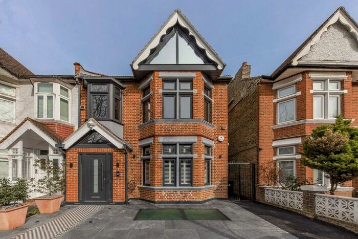 2 Bedroom Flat To Rent In Craven Avenue, London, W5