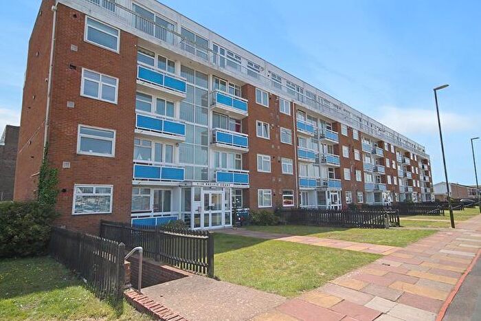 2 Bedroom Flat To Rent In Riverside, Shoreham-By-Sea, BN43