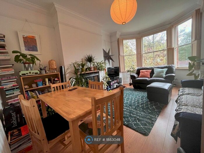 4 Bedroom Flat To Rent In Crescent Road, London, N3
