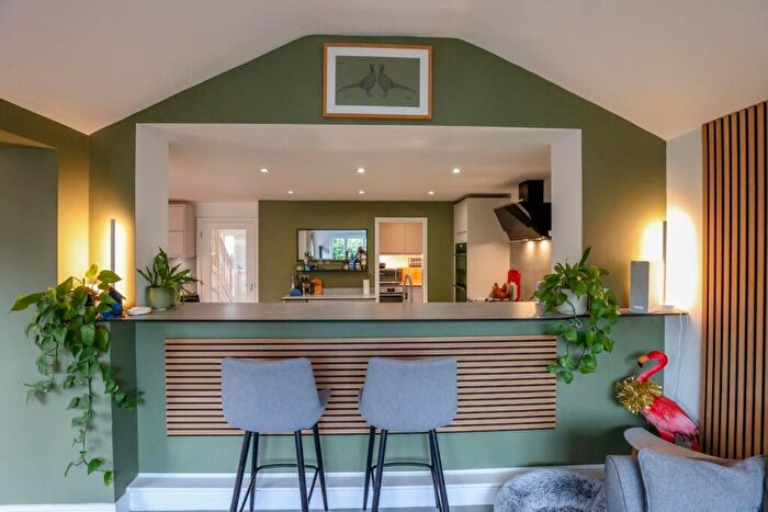 4 Bedroom Detached House For Sale In The Glades, Grange Park, Northampton, NN4