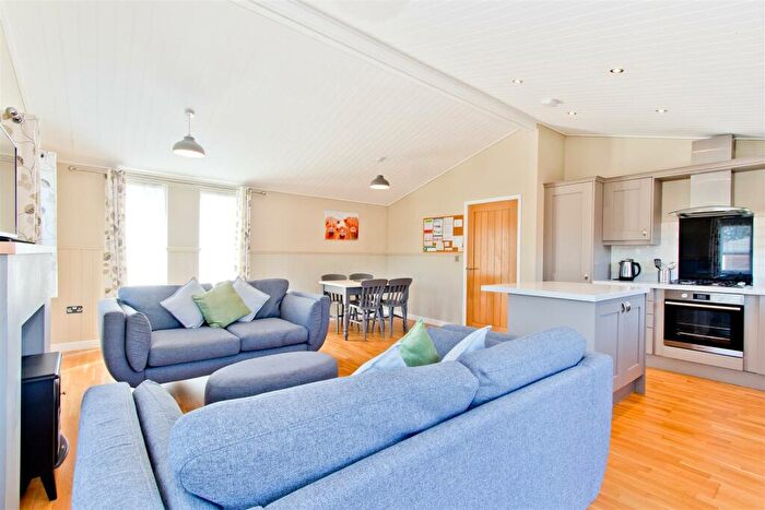 2 Bedroom Detached Bungalow For Sale In Warren Wood, BN24