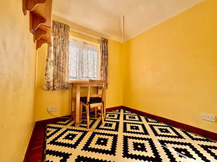 4 Bedroom Semi-Detached House To Rent In Hampden Road, Harrow, HA3