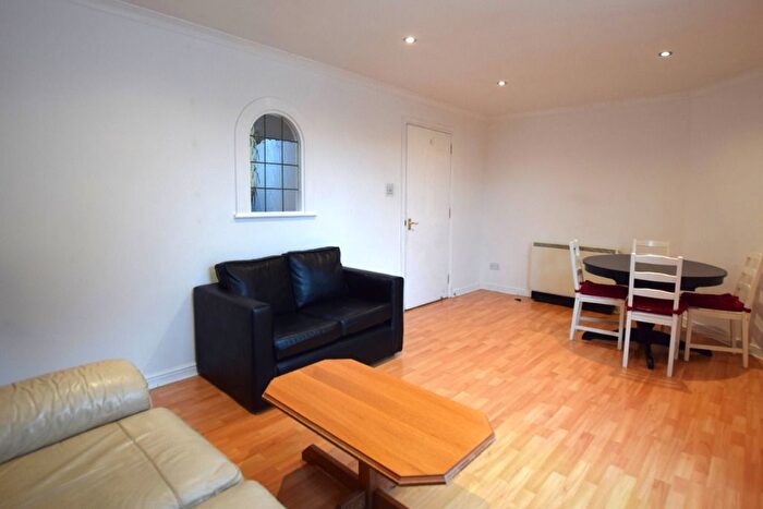 2 Bedroom Flat To Rent In Broughton Road, Broughton, Edinburgh, EH7
