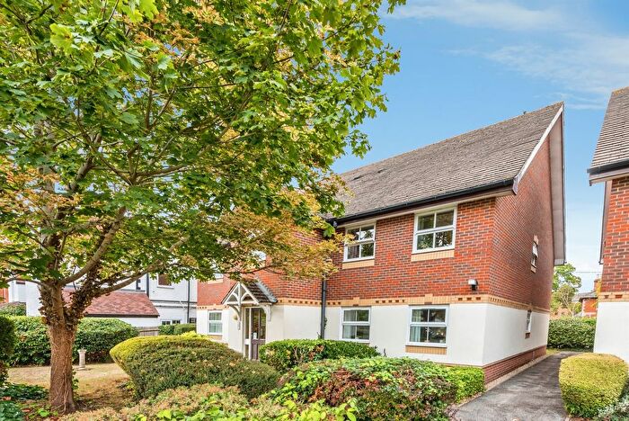 2 Bedroom Flat For Sale In Farriers Mews, Abingdon, OX14