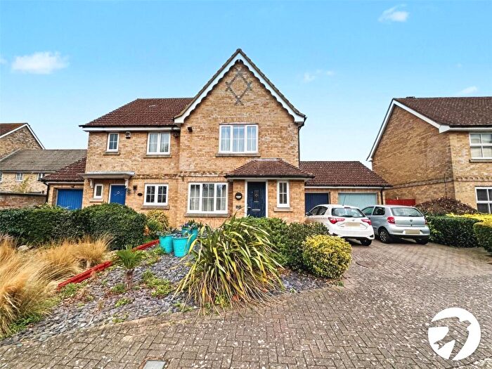 3 Bedroom Semi Detached House For Sale In Marine View, St. Marys Island, Chatham, ME4