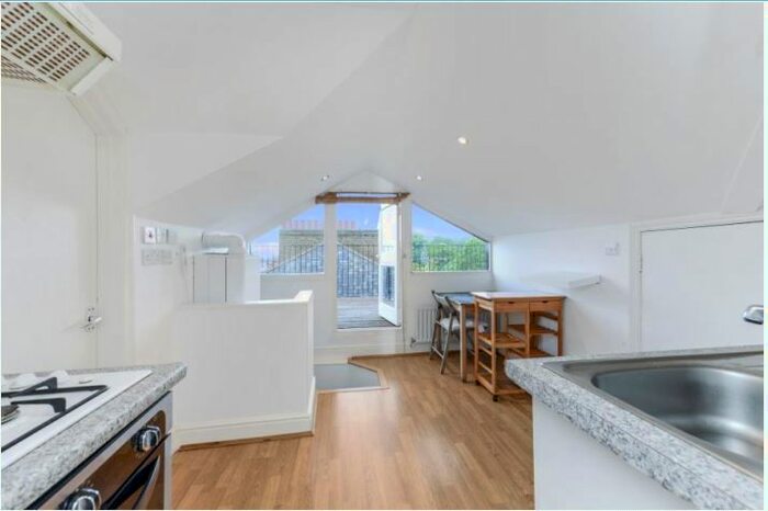 Studio To Rent In Mount Avenue, London, W5